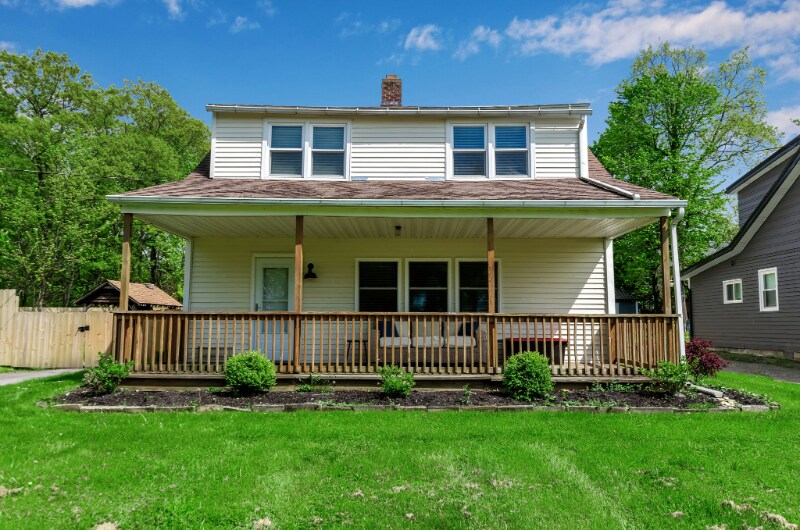 9219 Lakeside Rd in Angola, NY - Building Photo