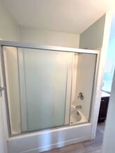 10-12 Evaleen Street, Unit 10 Evaleen 3F in Central Falls, RI - Foto de edificio - Building Photo