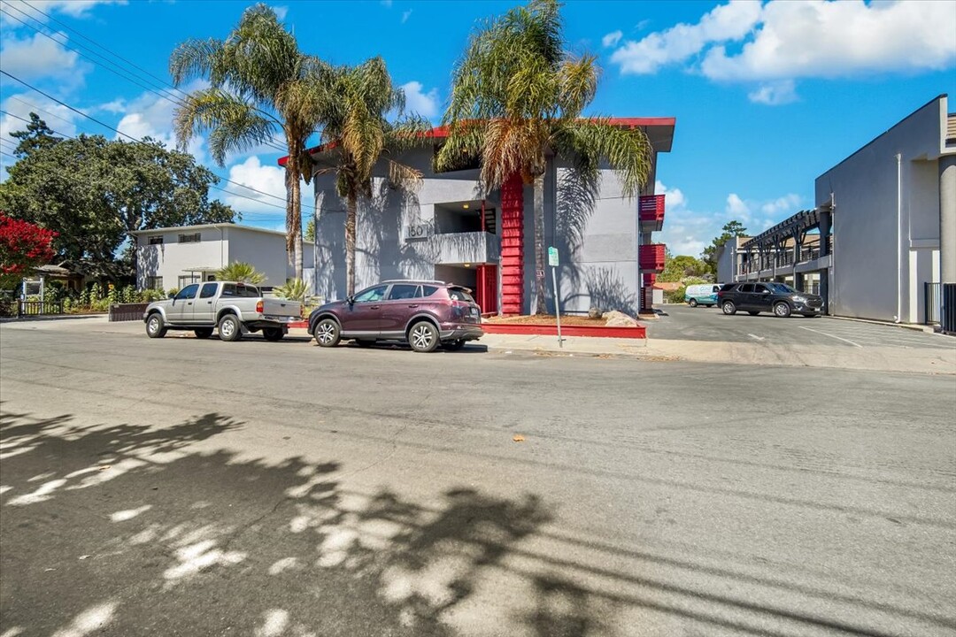 Harrison St Apartments in Redwood City, CA - Building Photo