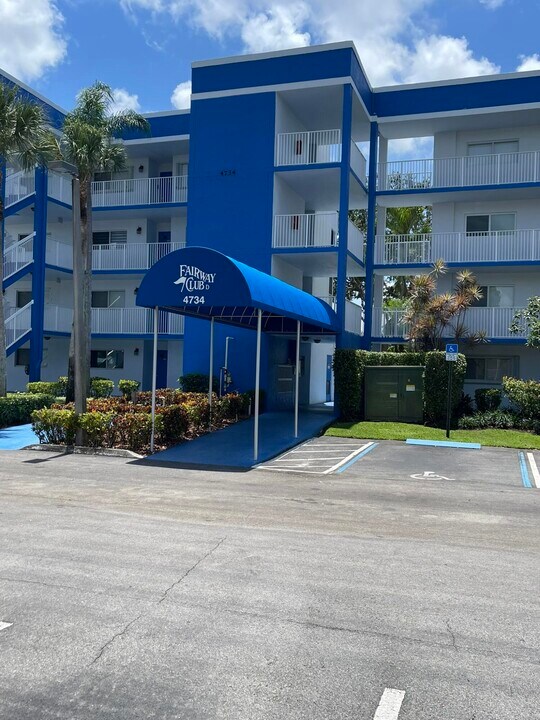 4734 Lucerne Lakes Blvd E in Greenacres, FL - Building Photo