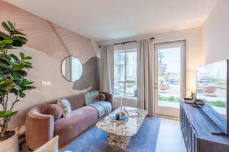 Folia in San Diego, CA - Foto de edificio - Interior Photo