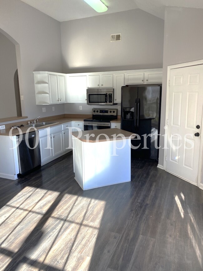 1120 Averett Ln in Cordova, TN - Building Photo - Building Photo