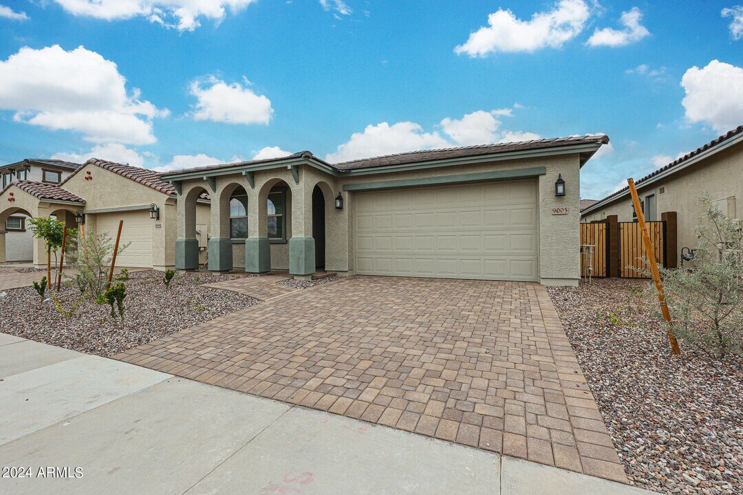9005 W Georgia Ave in Glendale, AZ - Building Photo