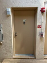 5841 Washington St in Hollywood, FL - Building Photo - Building Photo