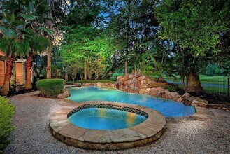 70 N Skyflower Ct in The Woodlands, TX - Building Photo - Building Photo