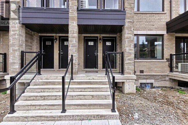 31 Appletree Ln in Barrie, ON - Building Photo - Building Photo
