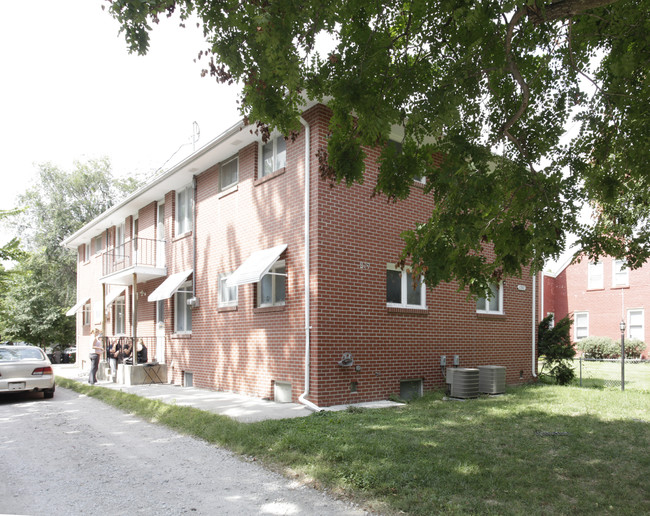 1747 S 15th St in Lincoln, NE - Building Photo - Building Photo