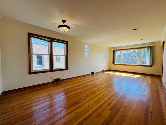 5504 W Sunnyside Ave in Chicago, IL - Building Photo - Building Photo