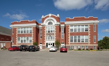 Everett Apartments in St. Joseph, MO - Building Photo - Building Photo