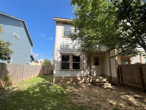 7511 Lazy Creek Dr in Austin, TX - Building Photo - Building Photo