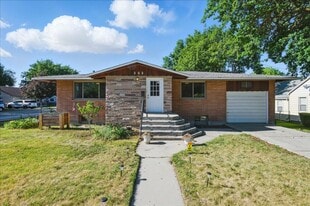 303 W Pine Ave in Meridian, ID - Building Photo