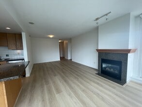 120-1120 Milross Ave in Vancouver, BC - Building Photo - Building Photo