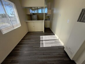 700 N East End Ave in Pomona, CA - Building Photo - Building Photo