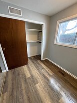 1338 S 14th St, Unit C1 in St. Charles, IL - Building Photo