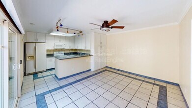 10512 Caminito Westchester in San Diego, CA - Foto de edificio - Building Photo