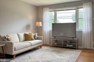 12500 Knights Rd in Philadelphia, PA - Building Photo
