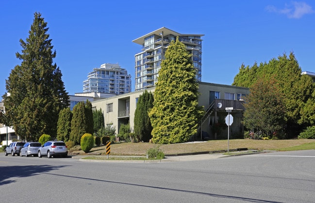 15283-15299 Thrift Av