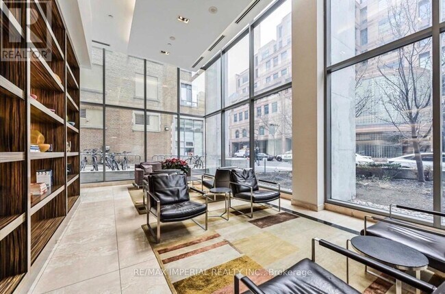 38 Grenville St in Toronto, ON - Building Photo - Building Photo