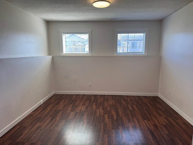 property at 106 Taravista Dr NE