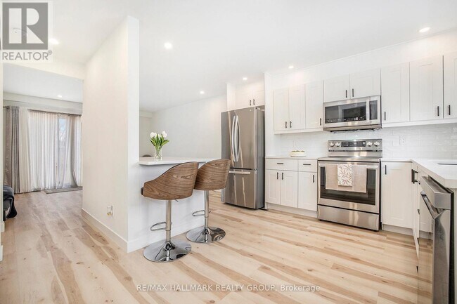 97 Pickford Dr in Ottawa, ON - Building Photo - Building Photo