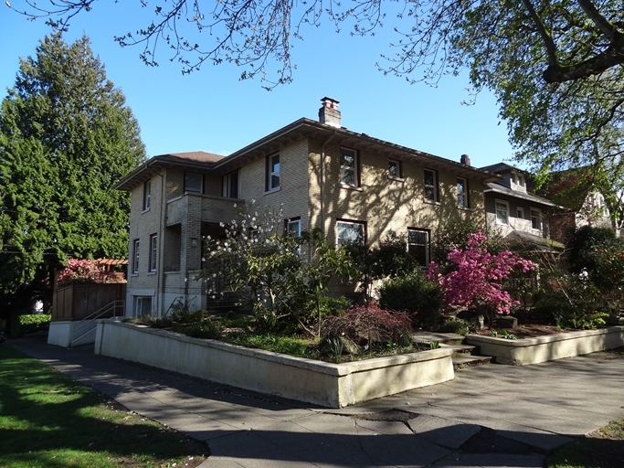 TriMark Manor in Seattle, WA - Building Photo