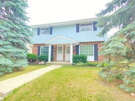 609 Gascoigne Dr in Waukesha, WI - Building Photo