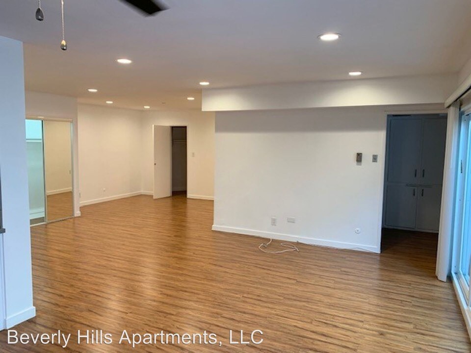 415 N Oakhurst Dr in Beverly Hills, CA - Building Photo