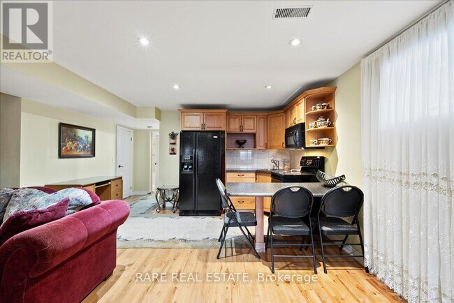 40 Lloyd George Ave in Toronto, ON - Building Photo - Building Photo