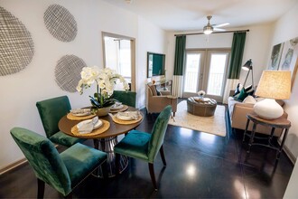 Country Park at Tall Oaks in Greensboro, NC - Building Photo - Building Photo