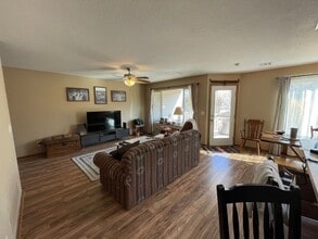 5437 Stone Crest Dr in Manhattan, KS - Building Photo - Building Photo