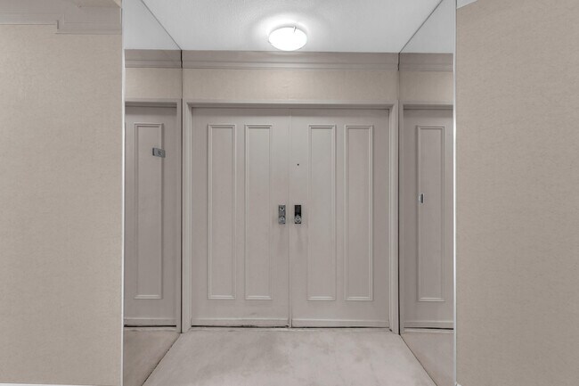 910 Island Dr in Rancho Mirage, CA - Building Photo - Building Photo