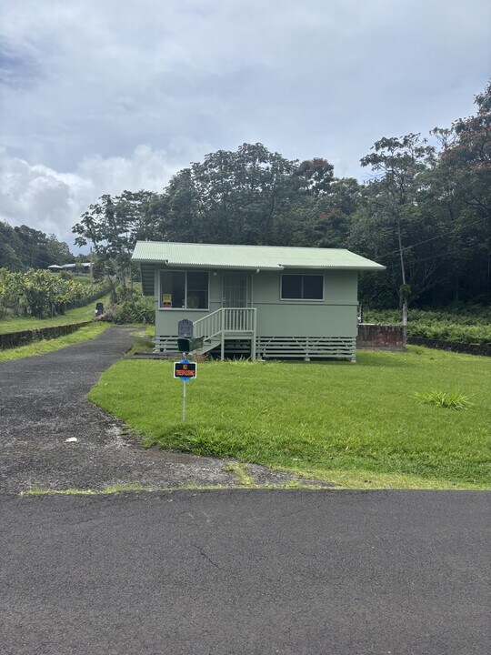 172 Alaloa Rd in Hilo, HI - Building Photo
