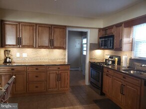 18 S Oakland Ave in Ventnor City, NJ - Building Photo - Building Photo