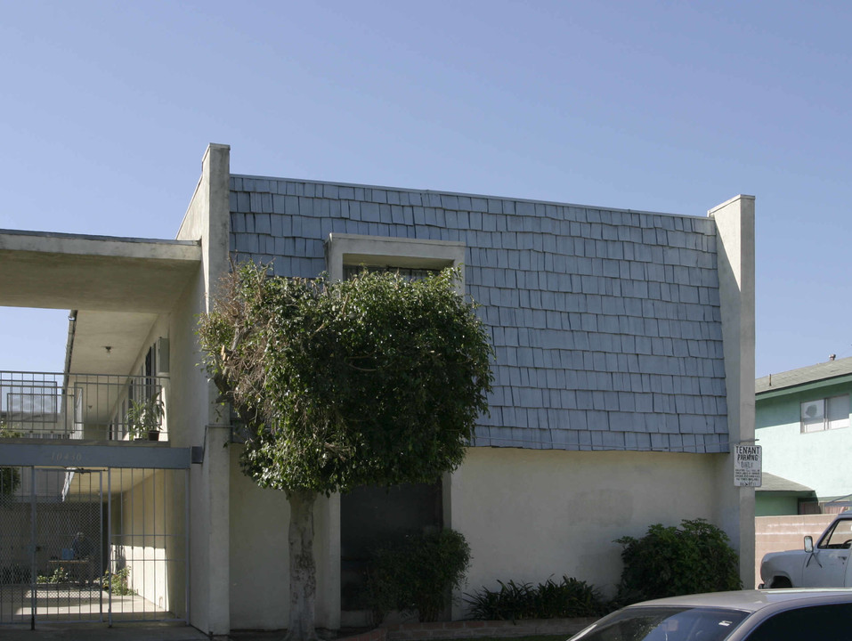 10430 Imperial Hwy in Norwalk, CA - Building Photo