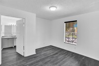 4211 NW 19th St, Unit LIKE NEW CONDO in Lauderhill, FL - Building Photo - Building Photo