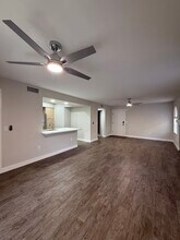 7950 W Flamingo Rd in Las Vegas, NV - Building Photo - Building Photo