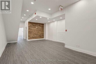 283 College St in Toronto, ON - Building Photo - Building Photo