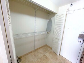 1700 Ala Moana Blvd in Honolulu, HI - Building Photo - Building Photo