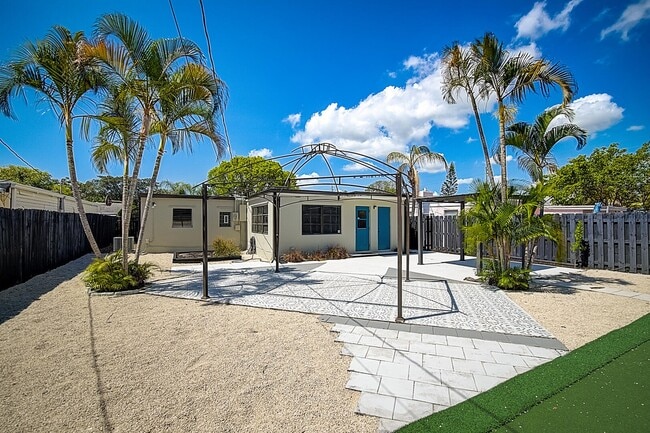 715 W Palm St in Lantana, FL - Building Photo - Building Photo