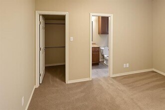 811 S Wilson St in Kaufman, TX - Building Photo - Building Photo