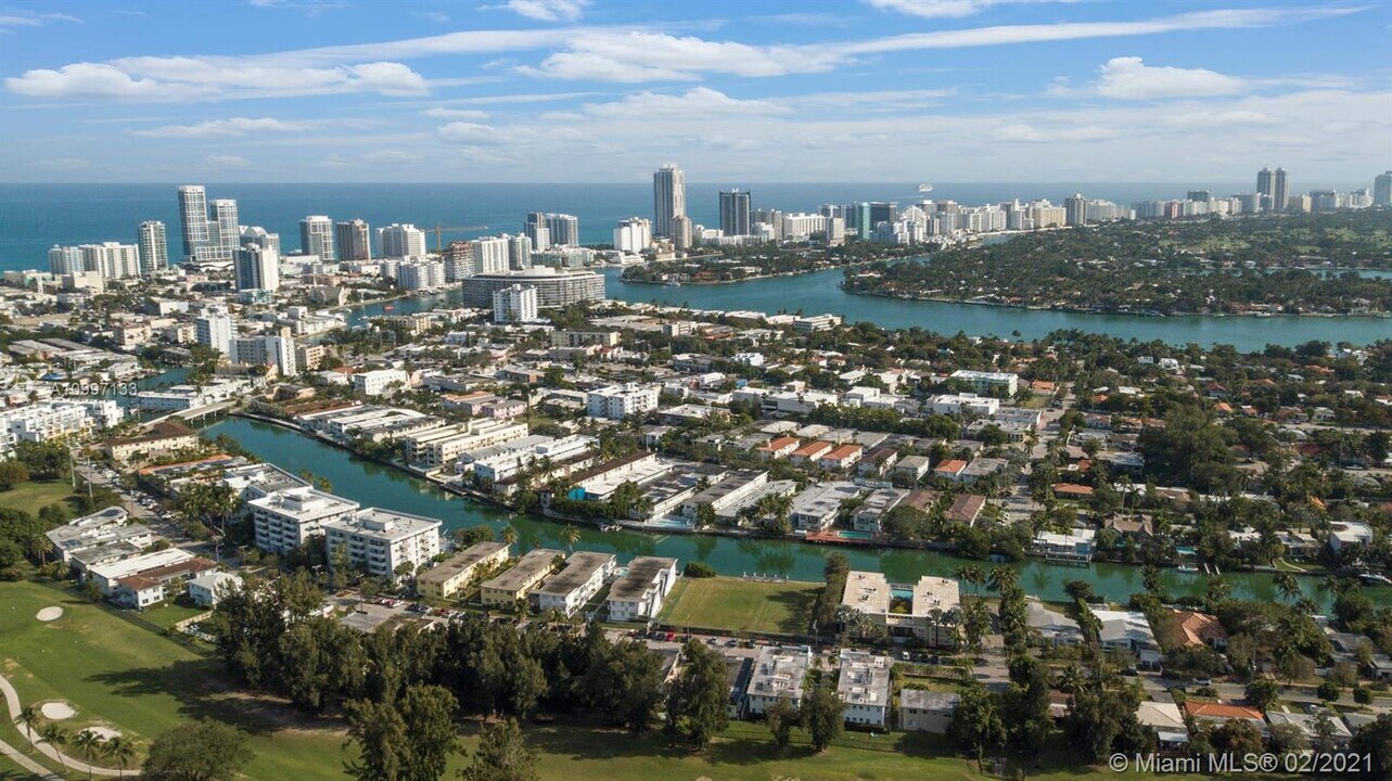 1198 Marseille Dr-Unit -4 in Miami Beach, FL - Building Photo