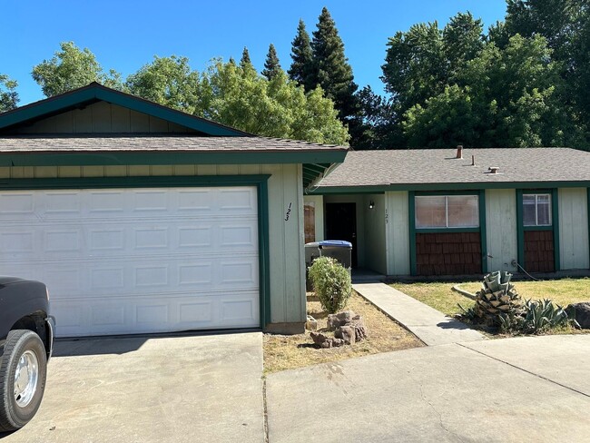123 N Carl Dr
