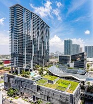 88 SW 7th St, Unit 1708 in Miami, FL - Building Photo