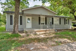 1477 W Austin St in Paris, TX - Building Photo