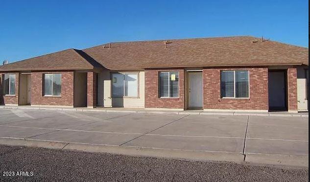 8190 W Serena Dr in Arizona City, AZ - Building Photo