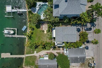 8441 Bayshore Dr in Treasure Island, FL - Building Photo - Building Photo