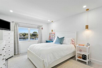 330 N Federal Hwy, Unit 211 in Deerfield Beach, FL - Building Photo - Building Photo