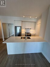 430-2430 Square One Dr in Mississauga, ON - Building Photo - Building Photo