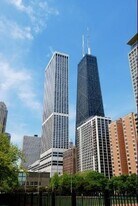 180 E Pearson St in Chicago, IL - Building Photo
