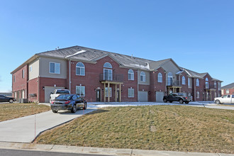 The Grand Summit Condominiums in Grand Blanc, MI - Building Photo - Building Photo